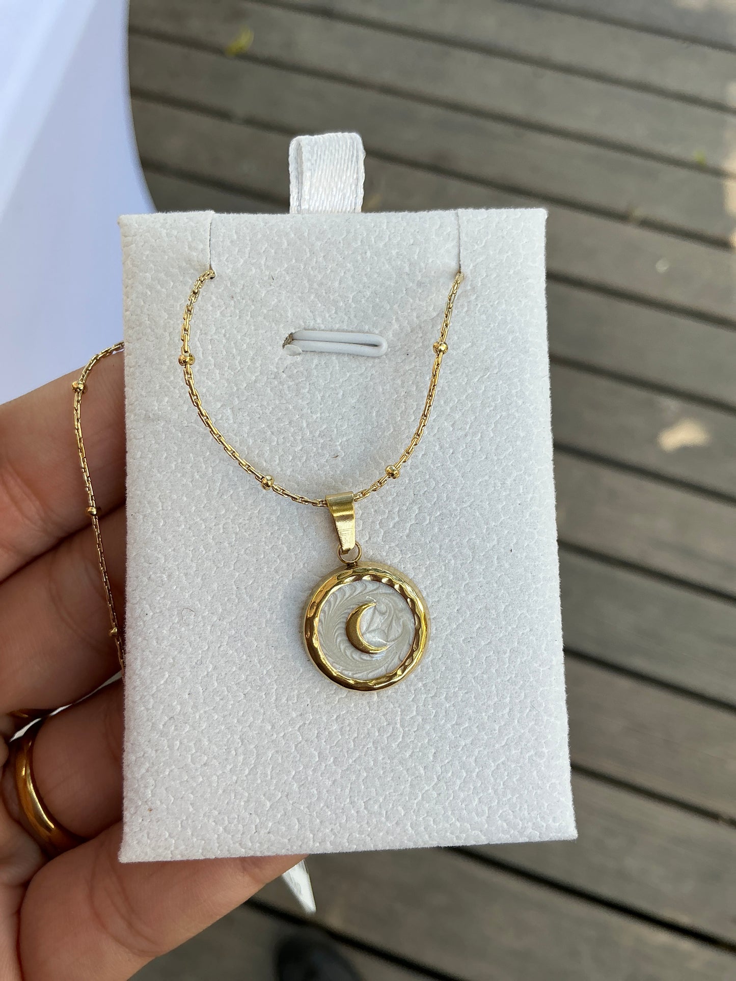 LUNA GLOW NECKLACE