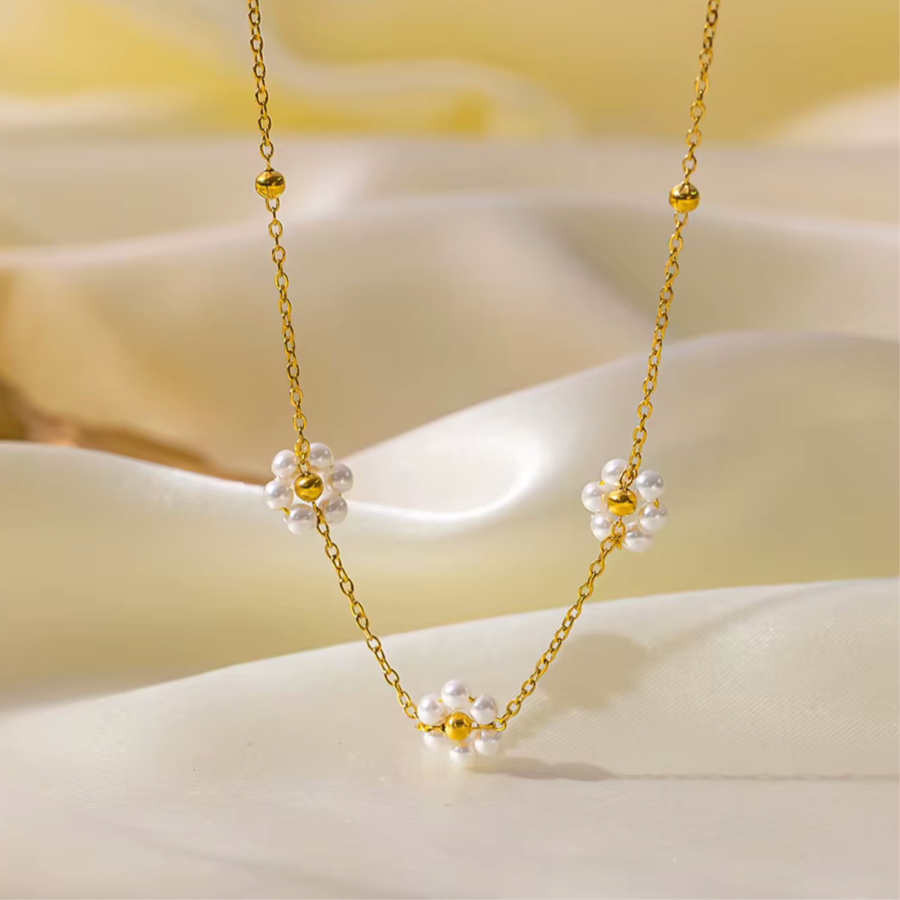 AZALEA FLORAL GOLD NECKLACE