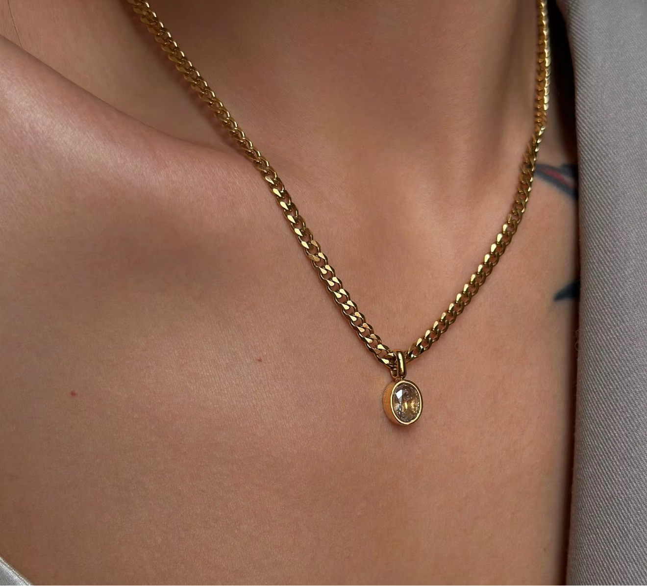 OVAl NECKLACE