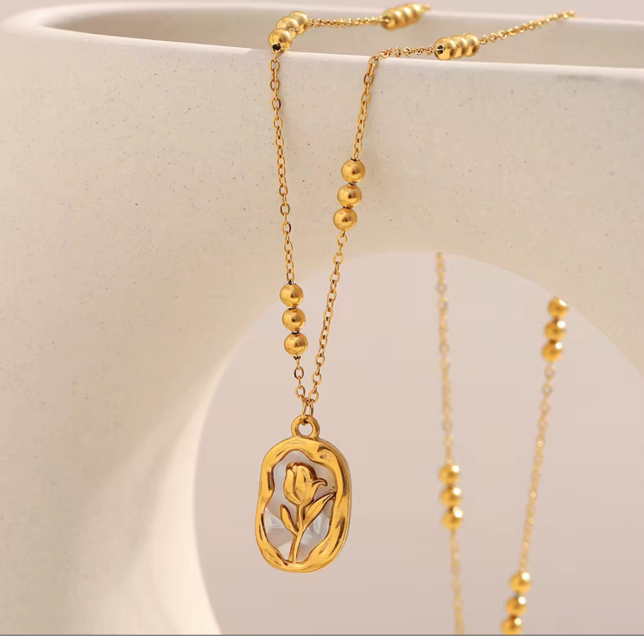 GOLDEN BLOOM NECKLACE