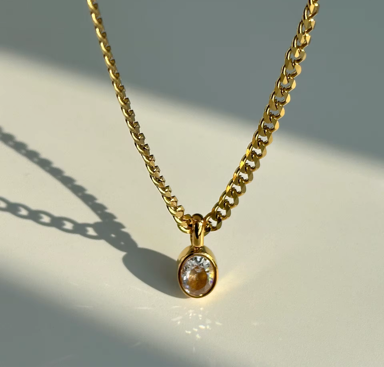 OVAl NECKLACE