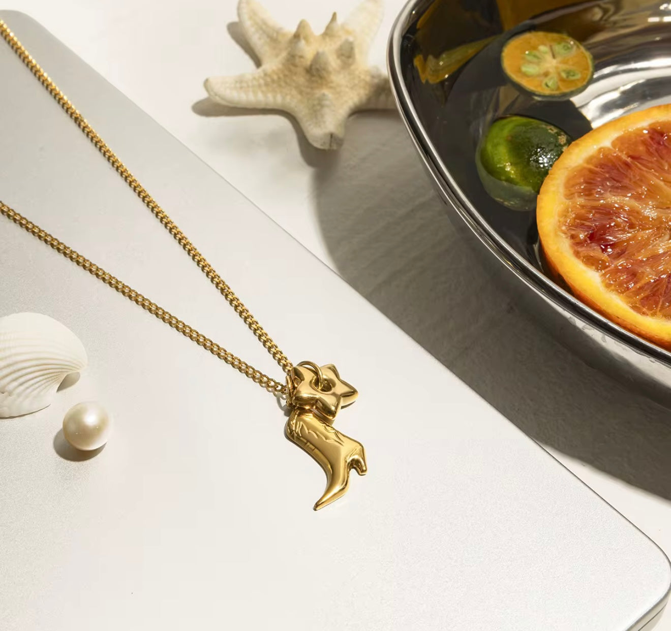 BOOTS GOLD NECKLACE