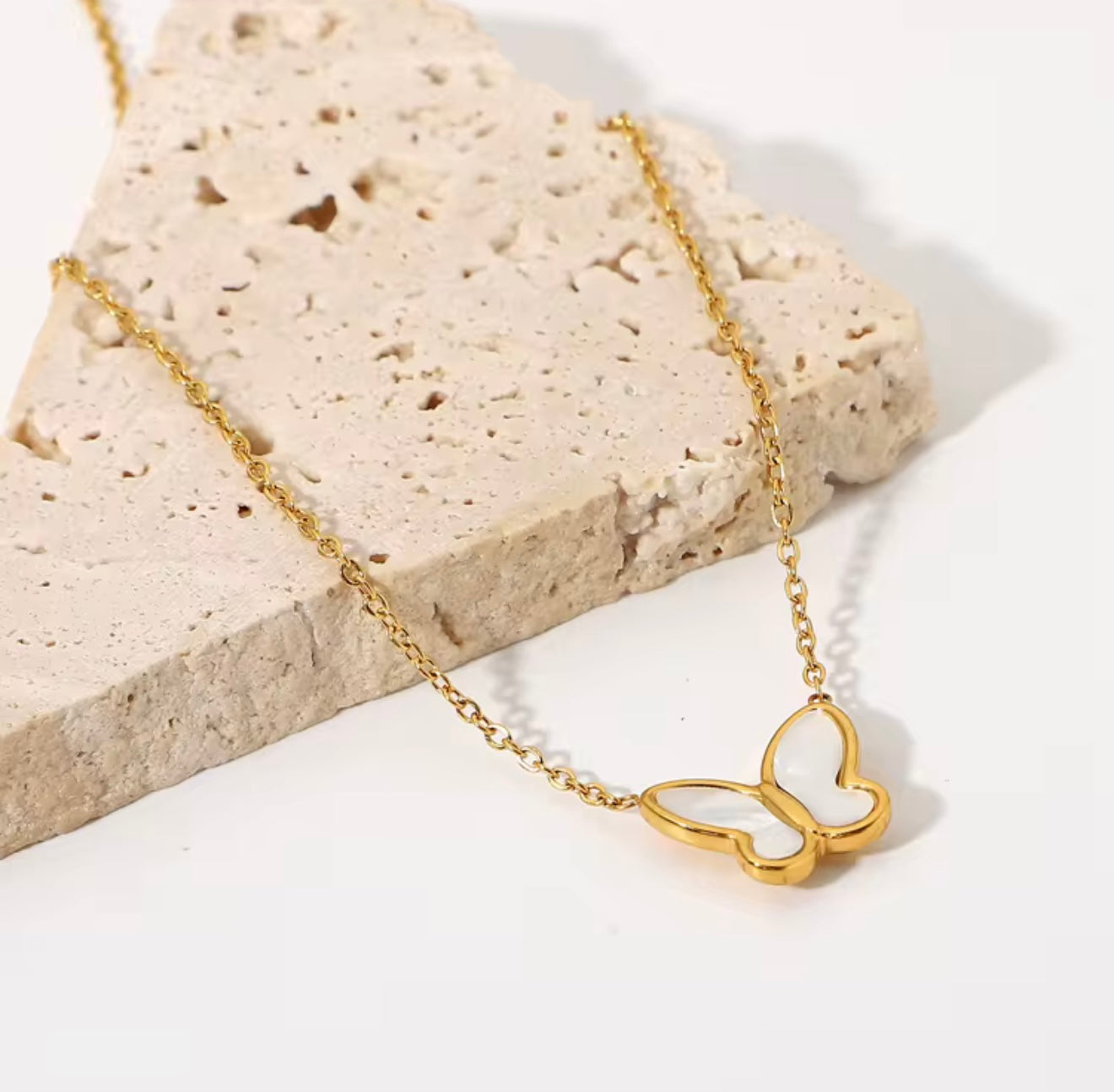 GOLDEN BUTTERFLY NECKLACE